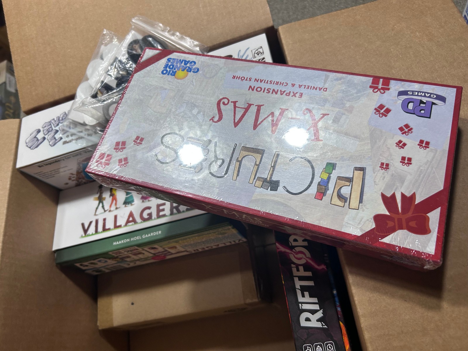 Lot of 6 – Board Game Family Villagers Caveman Curling Pictures X-Mas Rift Force