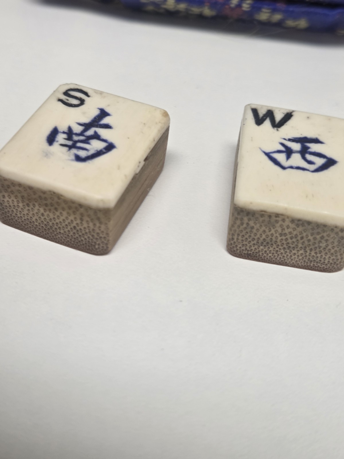 Vtg Mahjong Set In Case 152 Bamboo Un-opened Tiles/4 Antique Carved Wind Tiles