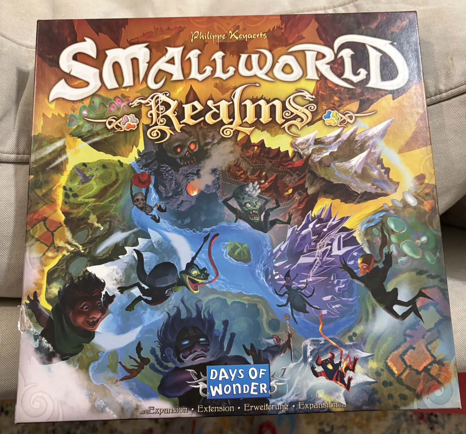 Small World Realms board game Complete Days of Wonder opened but never played