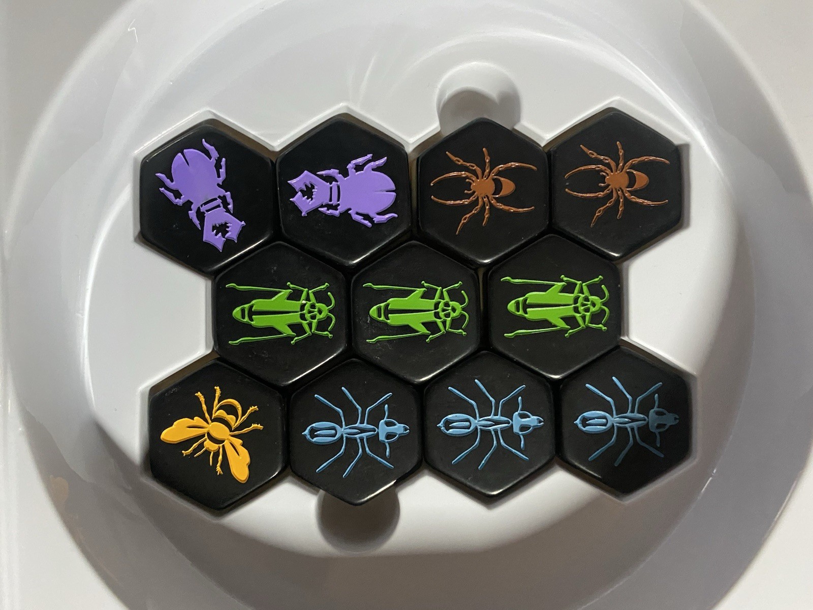 Hive Game by John Yianni Smart Zone Games – Complete – Gen42 Insects Queen Bee