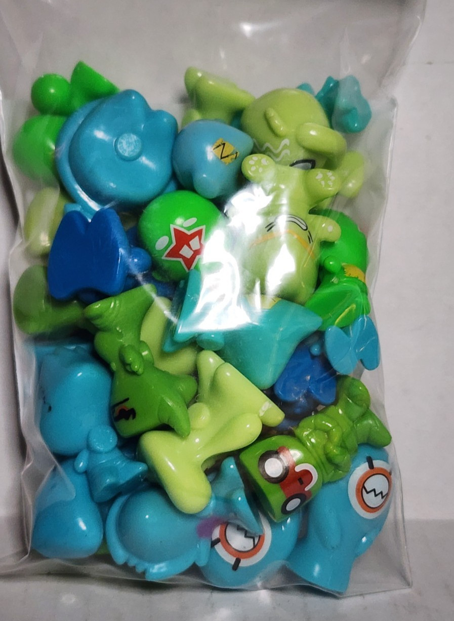 Gogo Crazy Bones Lot of 30: Blue and Green tone, Random