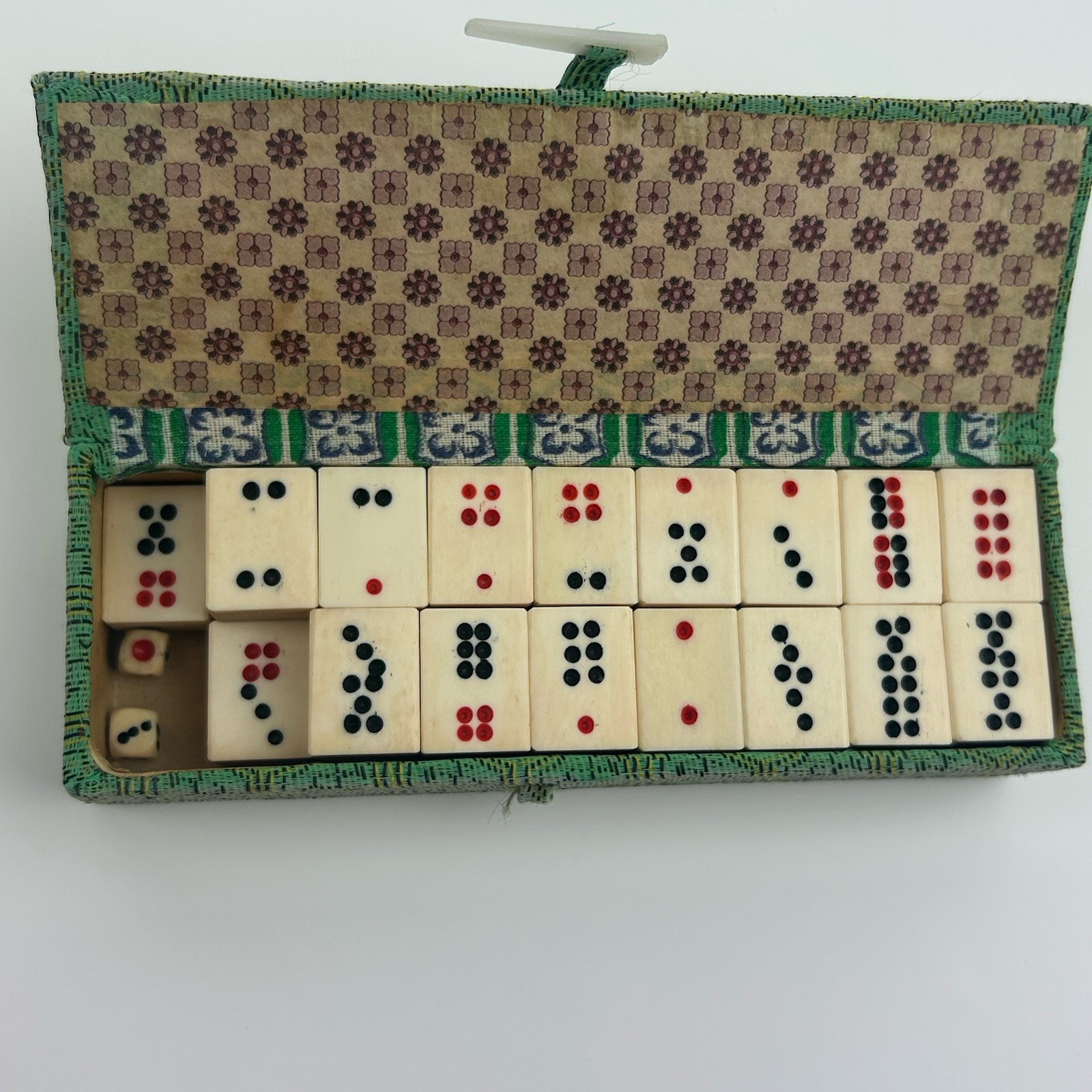 Antique Bone & Bamboo Pai Gow – RARE 32 Chinese Dominoes & Dice Decorative Box