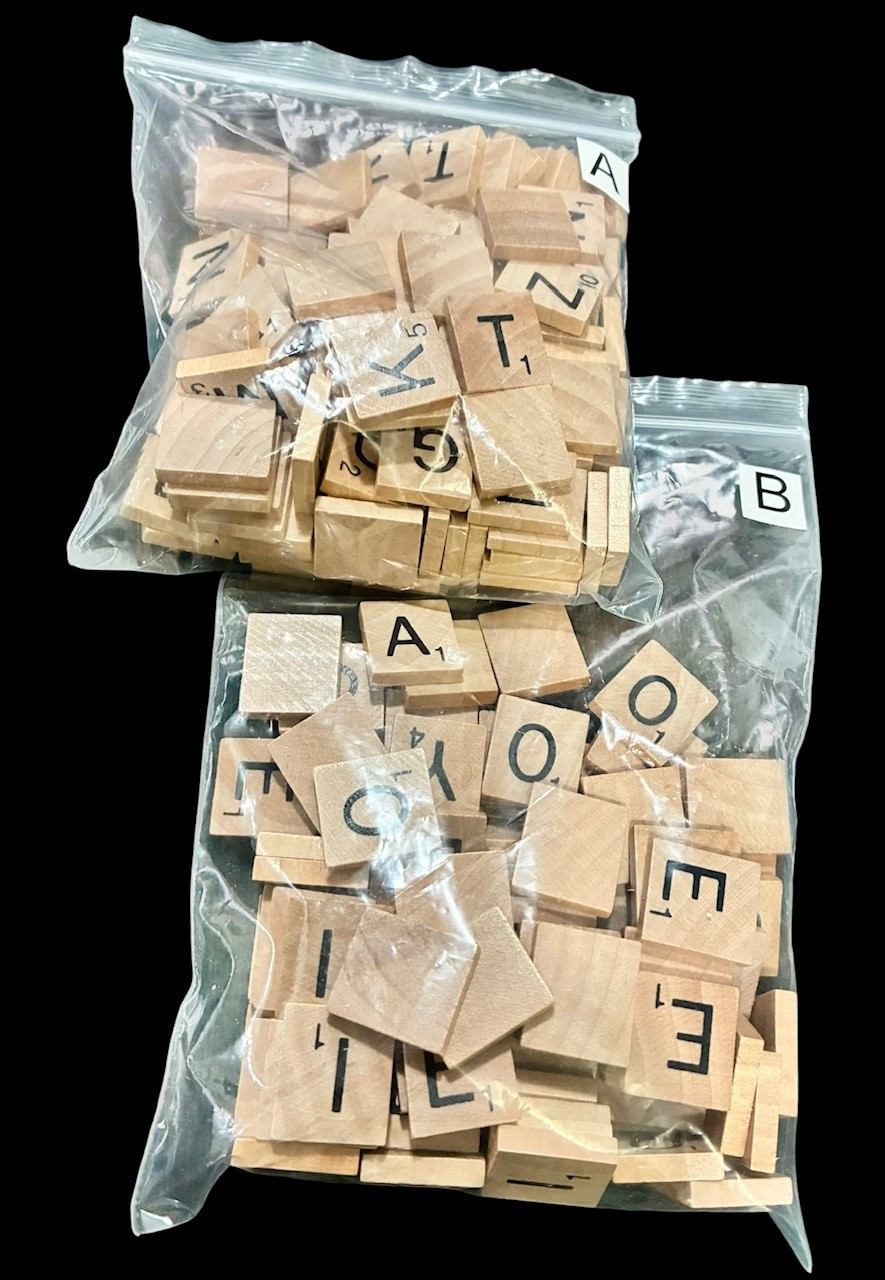 SUPER SCRABBLE 2014 Board Game 100%COMPLETE Scrabble Edition 200 Tile big board