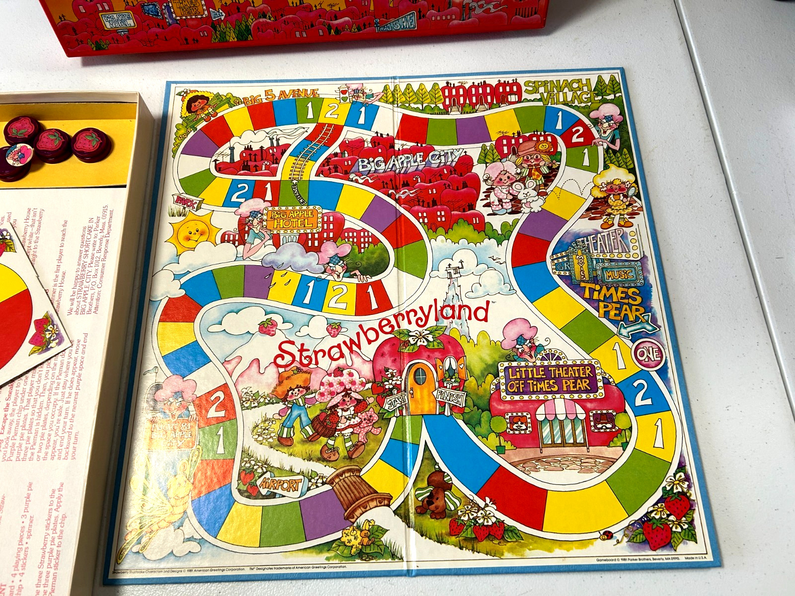 Vintage 1981 Strawberry Shortcake Big Apple City Game by Parker Bothers, NICE