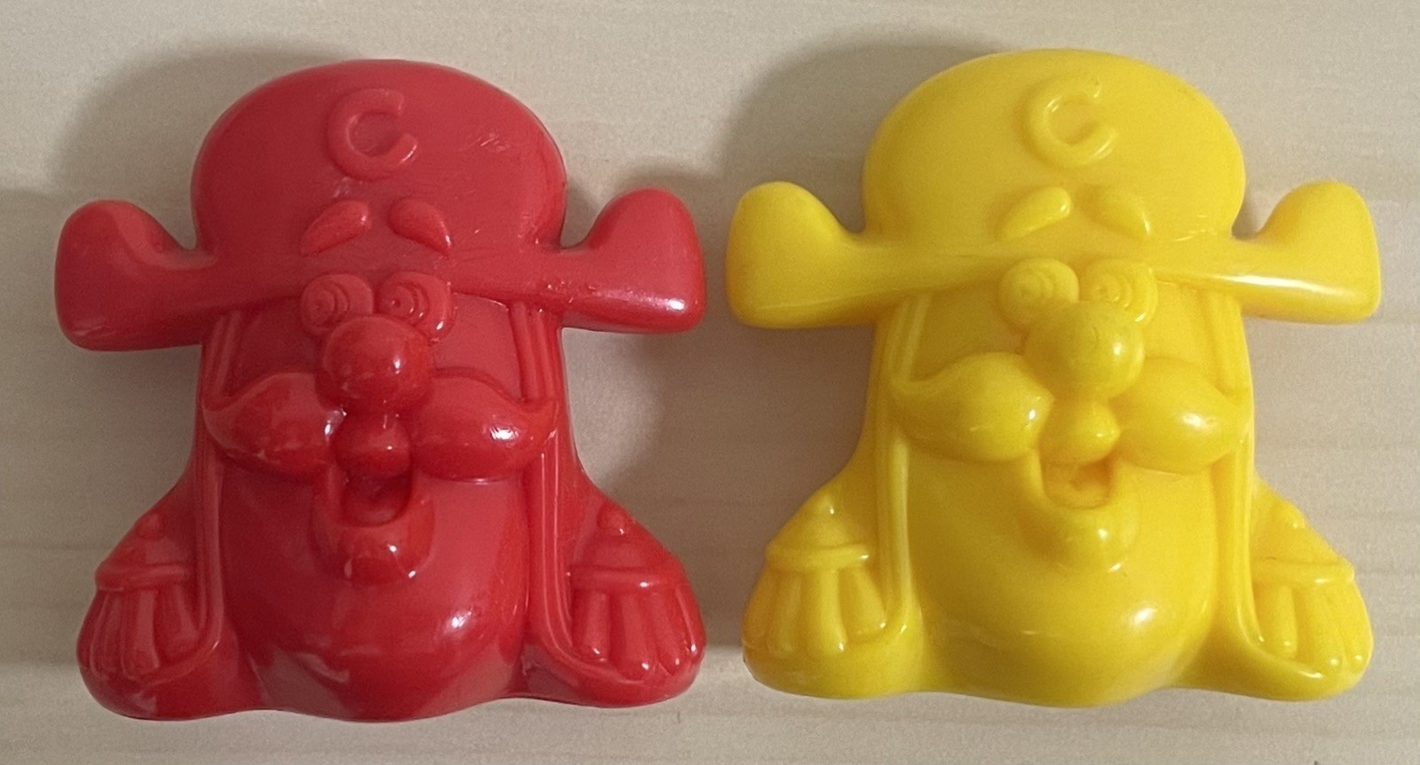 2 Gogo’s Crazy Bones – Cap’n Crunch (Yellow/Red)