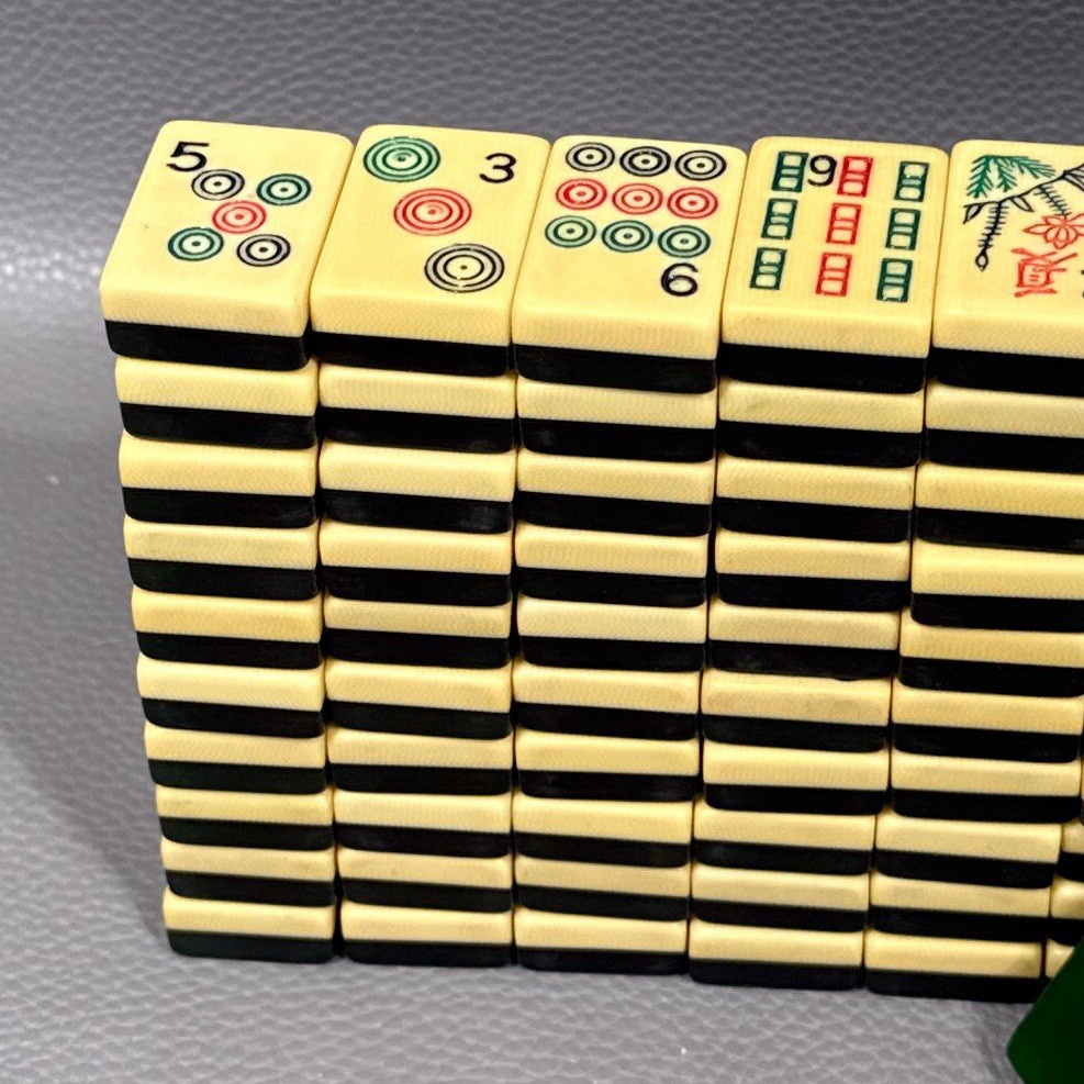 Mahjong Lot 8 Random Tiles French Ivory Piroxloid Green Jellyback 20’s [