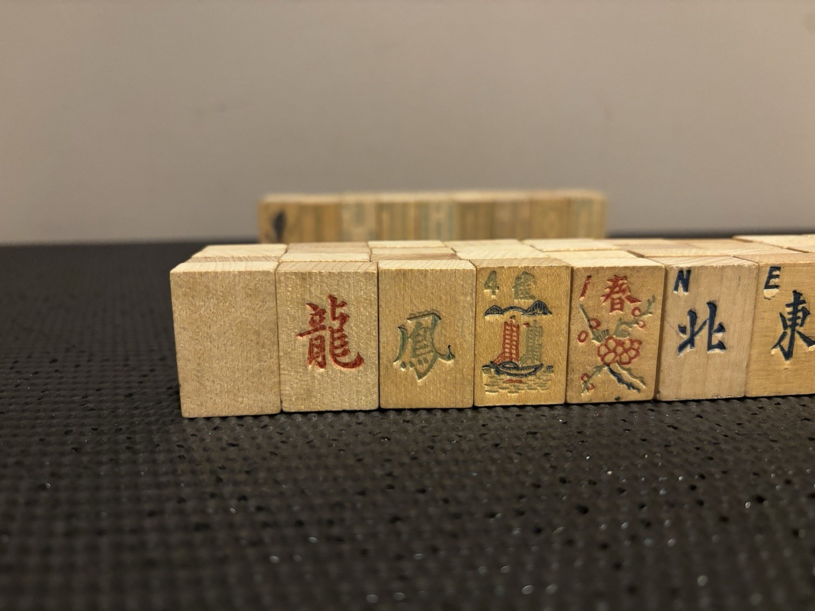 Vintage 1923 Parker Brothers Mah-Jongg 139 Wooden Celluloid Tiles 97% Complete
