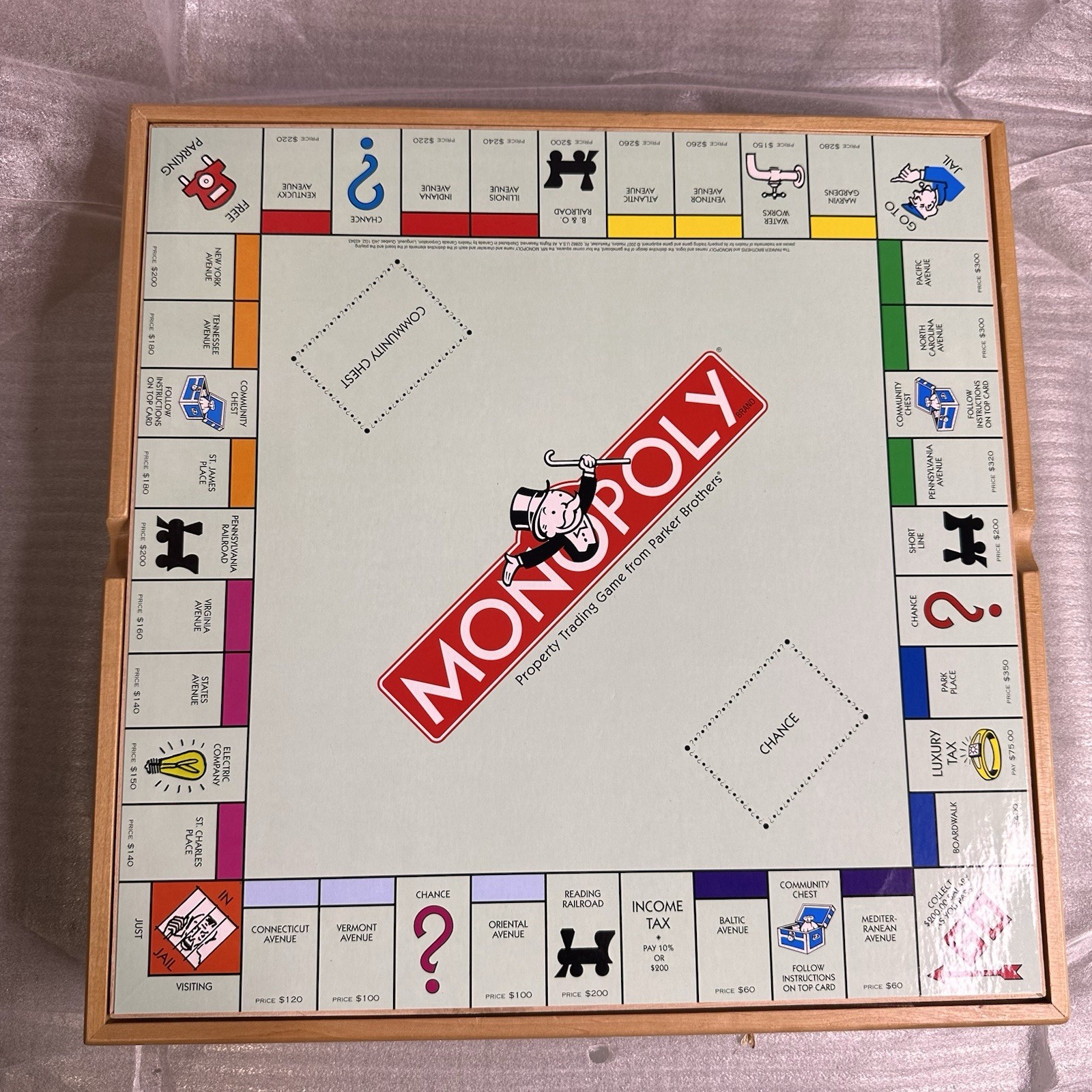 Monopoly Scrabble and 4 Classic Games Solid Wood Cabinet 2007 Parker Brothers