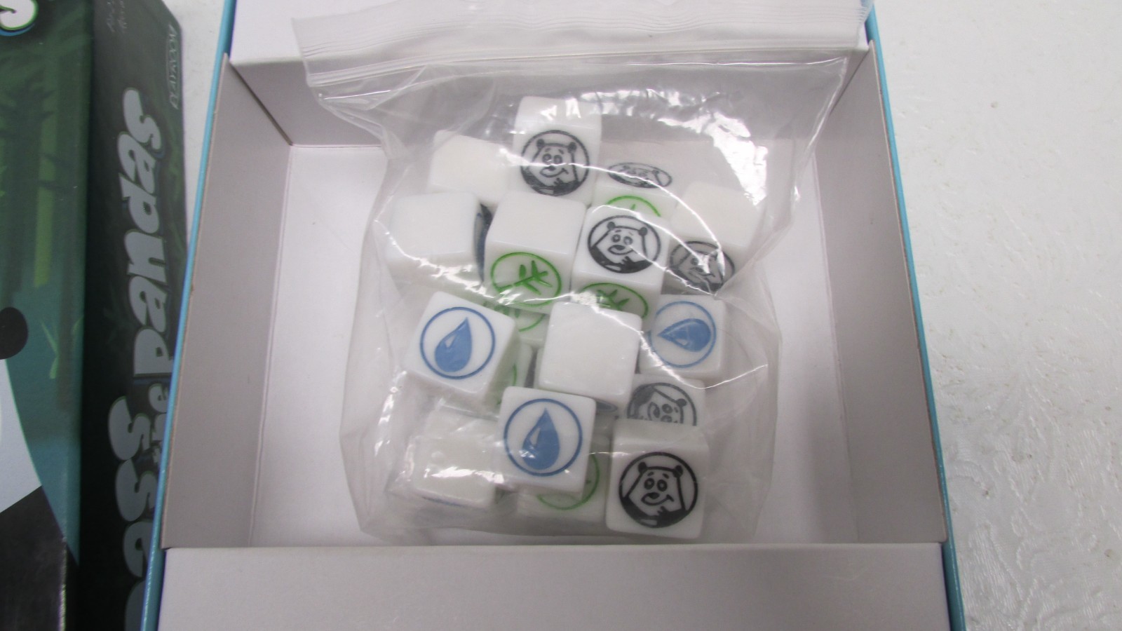 Pass The Pandas – Family-friendly activity, dice rolling game, fun party option