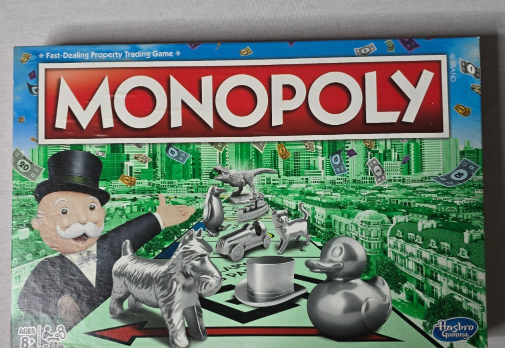 Monopoly Board Game Hasbro Pre-Owned Missing 2 Tokens/Pieces