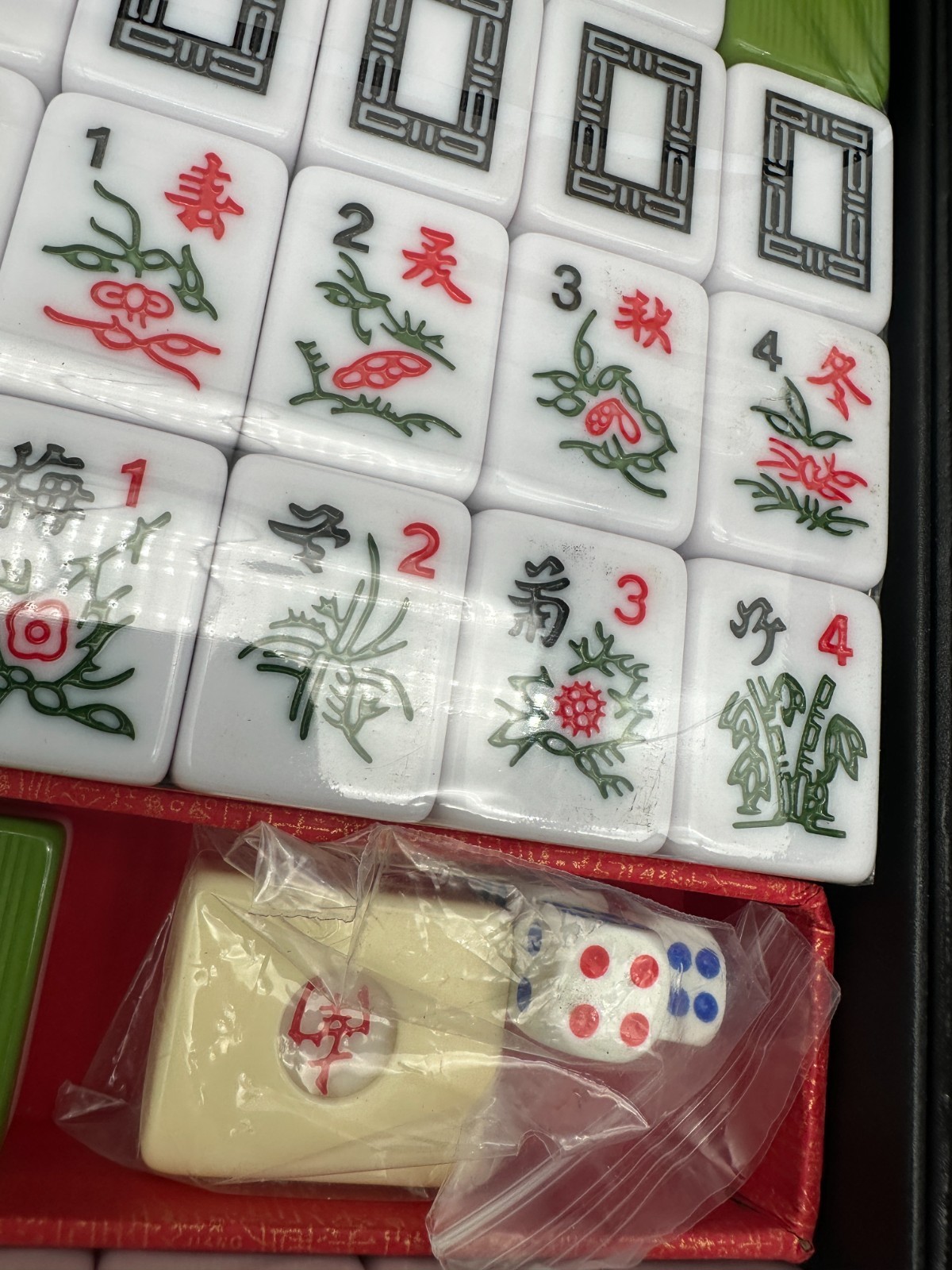 Yellow Mountain Imports Chinese Mahjong Set Rouge Heritage 146 Medium Tiles