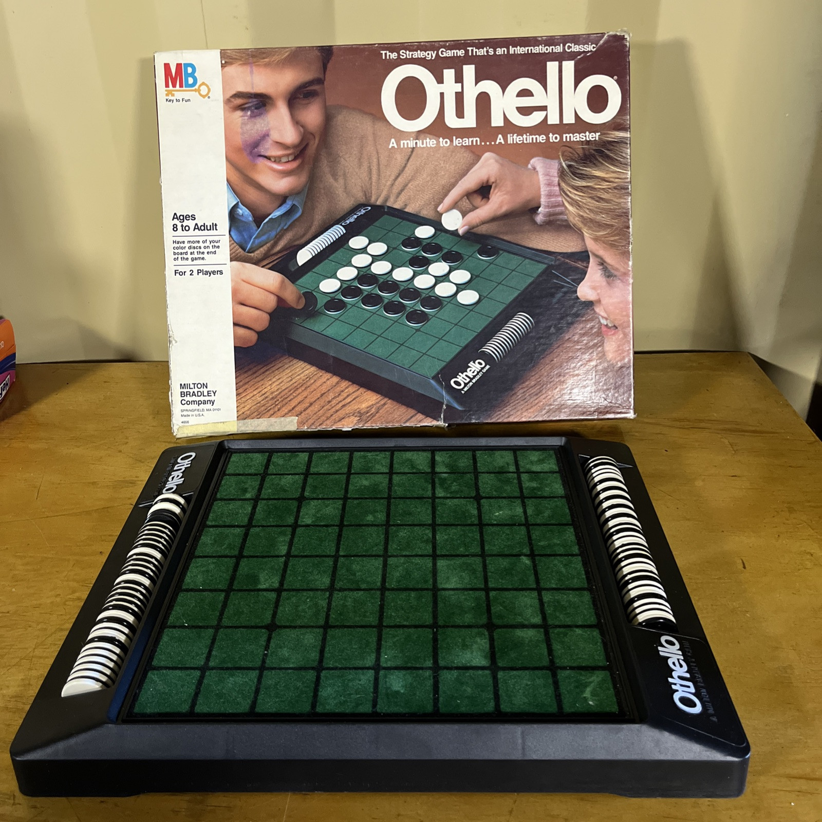 1986 Milton Bradley Othello Board Game