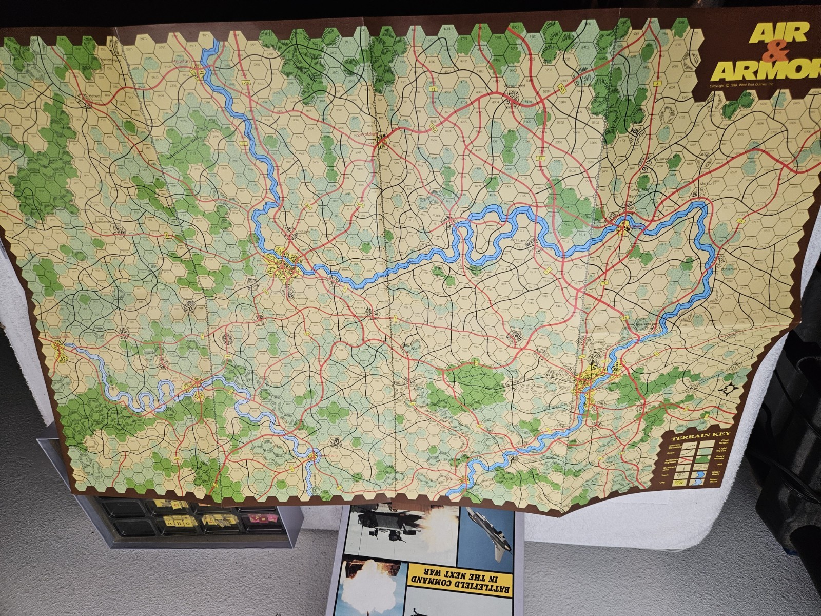 WEST END GAMES AIR & ARMOR 1986 VINTAGE PARTIALLY UNPUNCHED