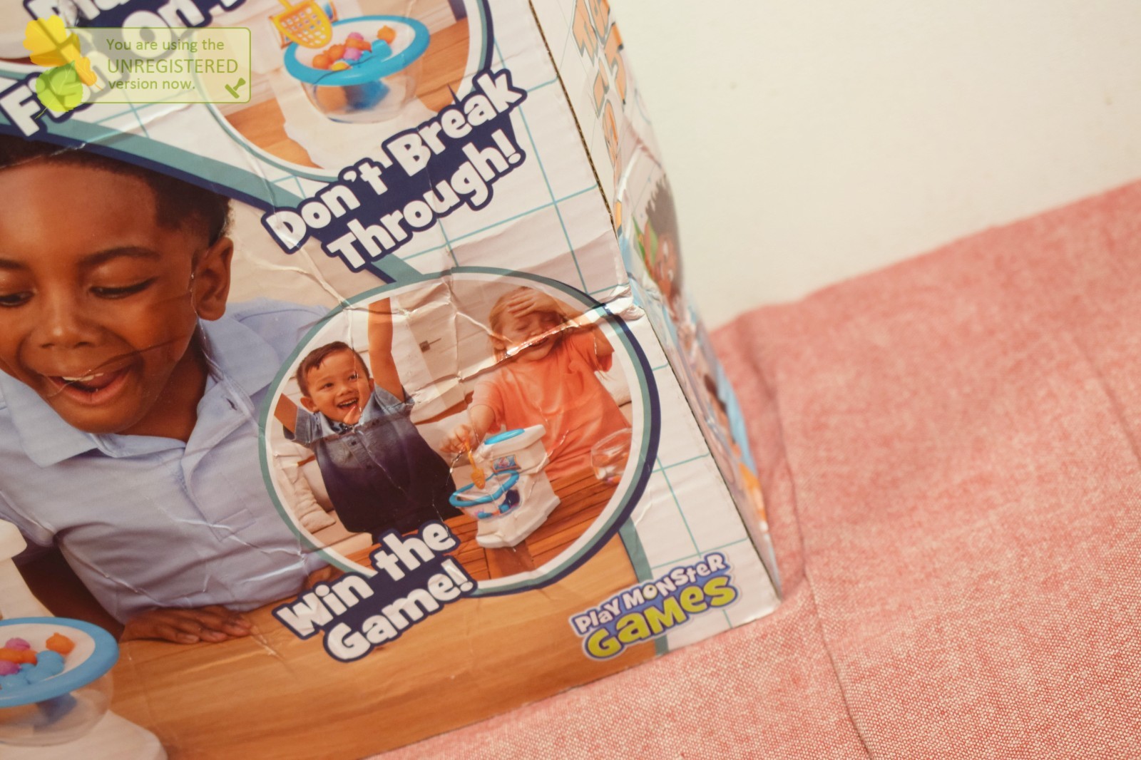 PlayMonster Dont Flush the Fish Board Game (Pack Wear)