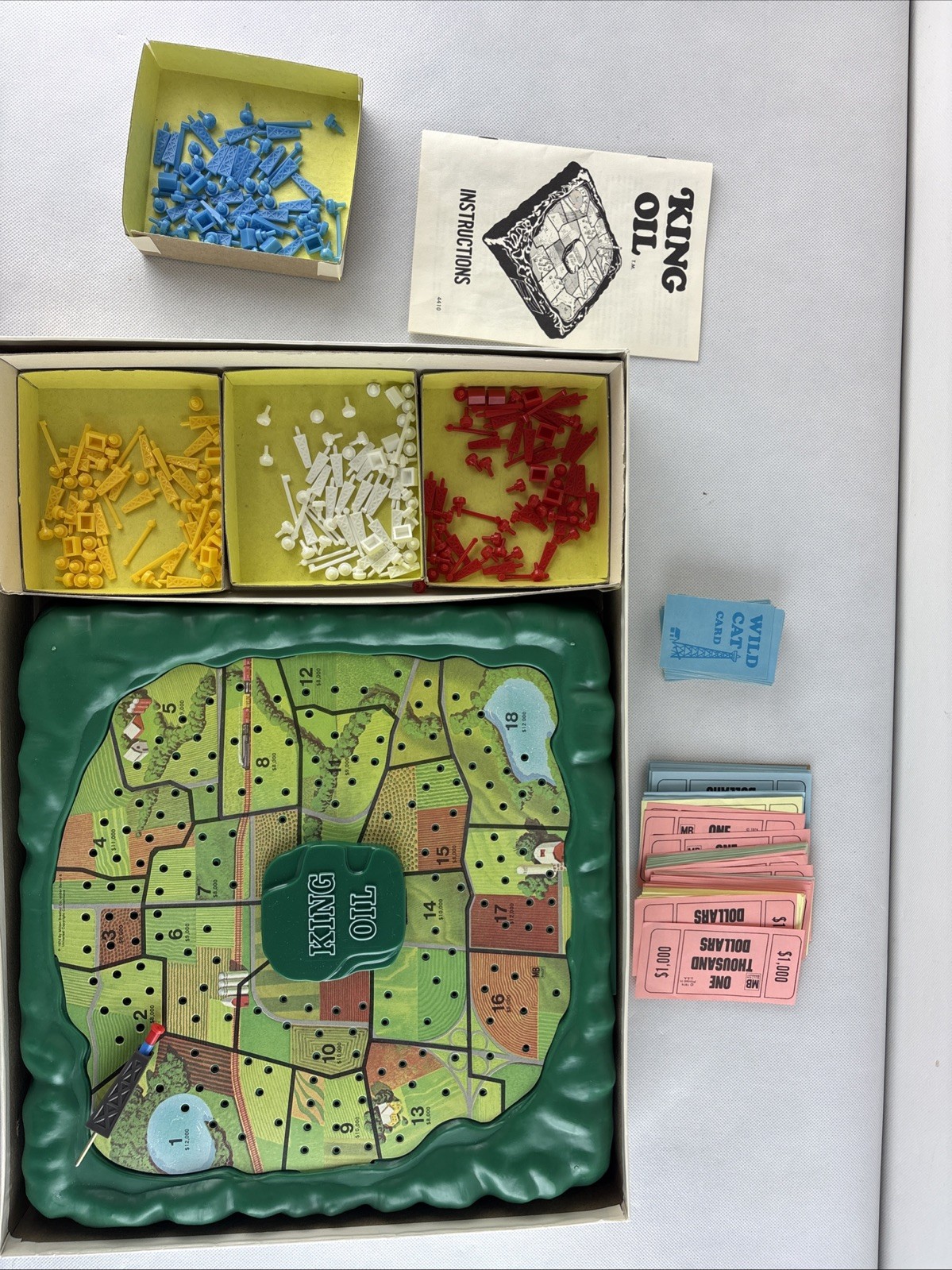 VINTAGE MILTON BRADLEY KING OIL BOARD GAME 1974 IN BOX