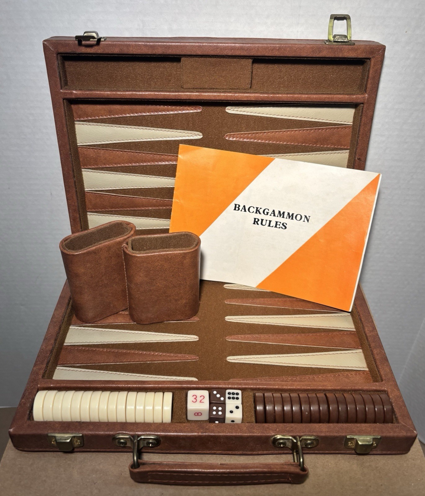 Vintage Backgammon Set in Leather Carrying Case, Unbranded – EUC