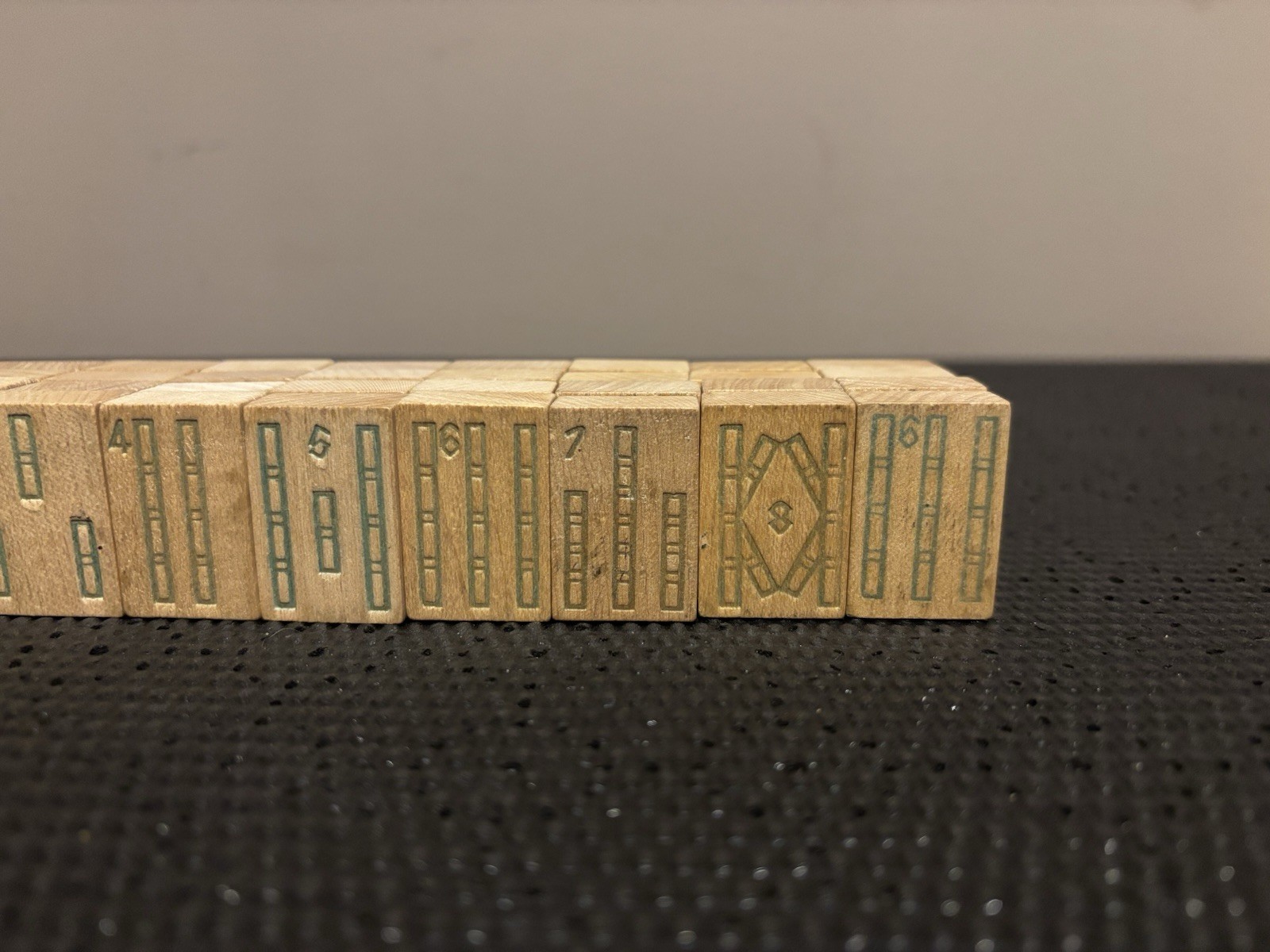 Vintage 1923 Parker Brothers Mah-Jongg 139 Wooden Celluloid Tiles 97% Complete