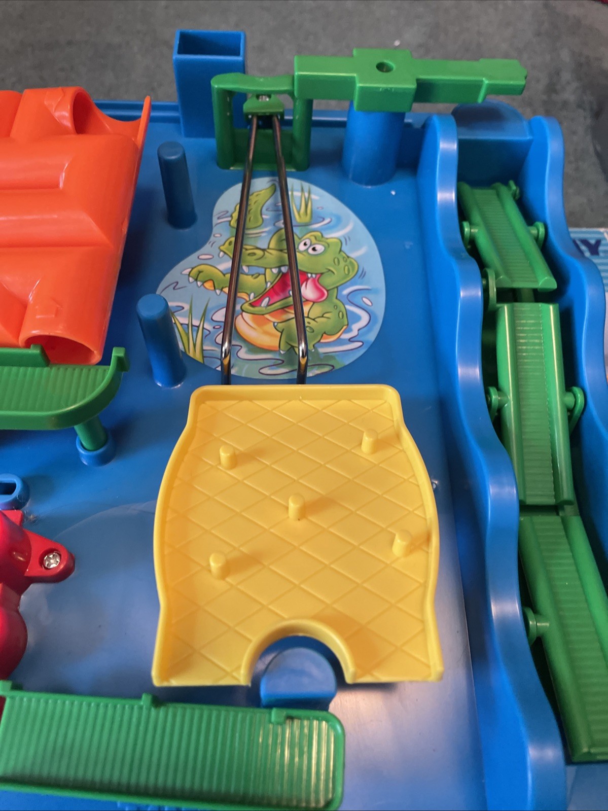 Tomy Tricky Bill Screwball Scramble Skill Game Timer Tested Complete w/ 2 Balls
