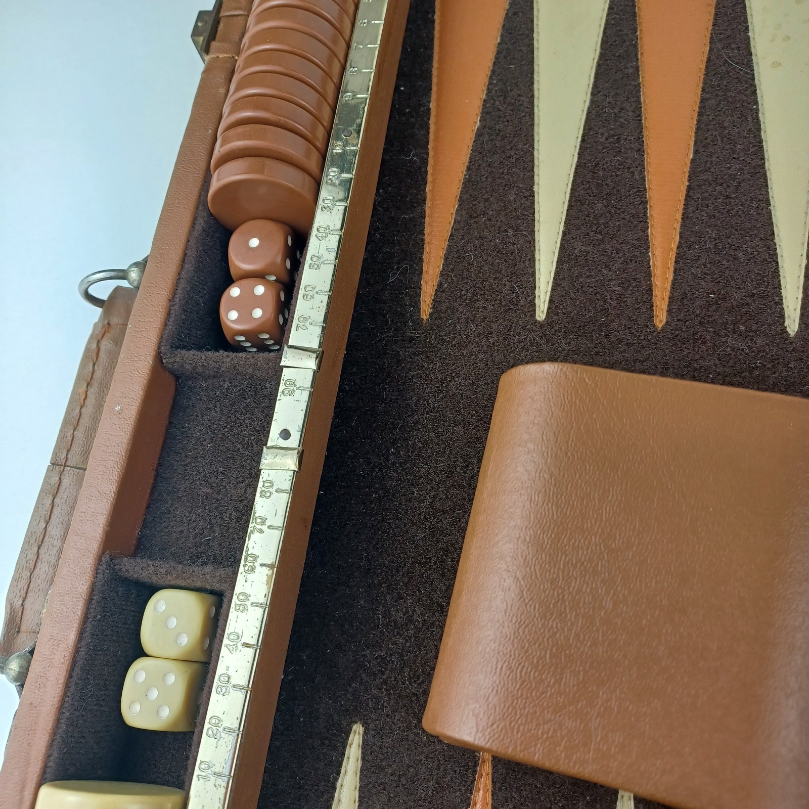 VTG Aries Travel Backgammon Set Brown Tan Orange Brass Score Slider 20″ x 15.5″