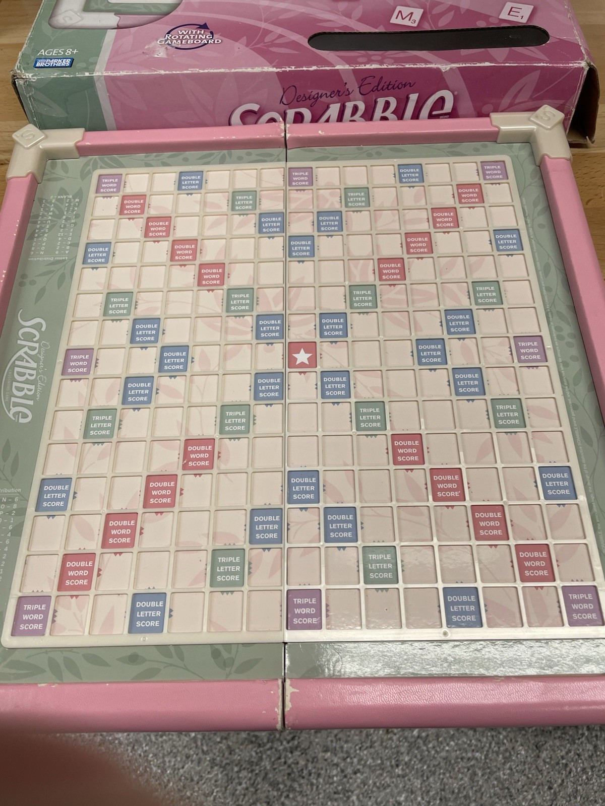 Scrabble Pink Designer’s Edition Toys R Us Exclusive Board Game 2008 Rotates