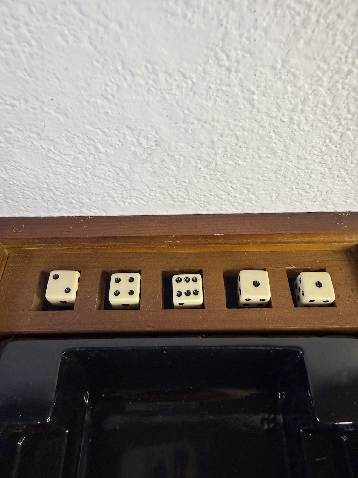 Yahtzee Bookshelf Edition Wood Box 2005 Game. Read Details.