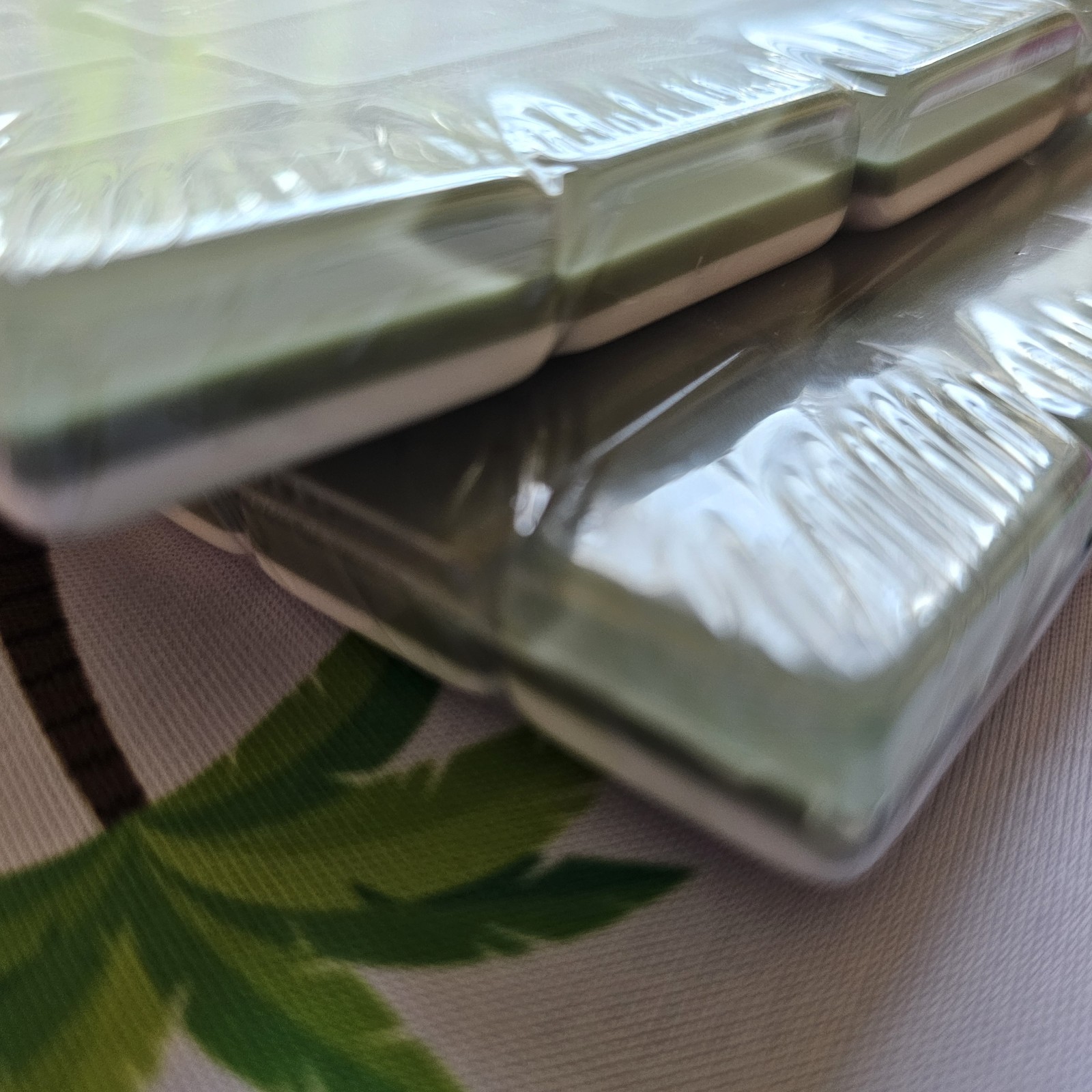 NEW! Unbranded House Plant Green Glass Backed Engraved Mahjong Tiles Set 160