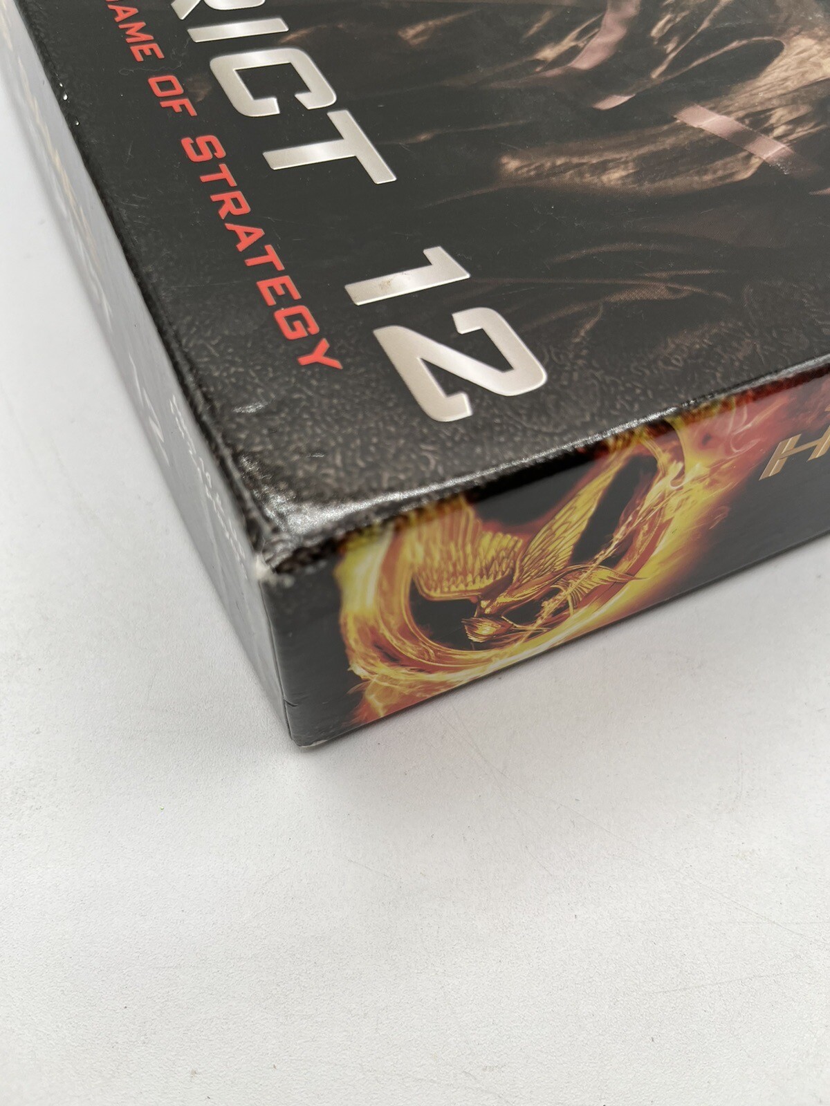 The Hunger Games District 12 Strategy Board Game Complete 2012 Neca Wizkids