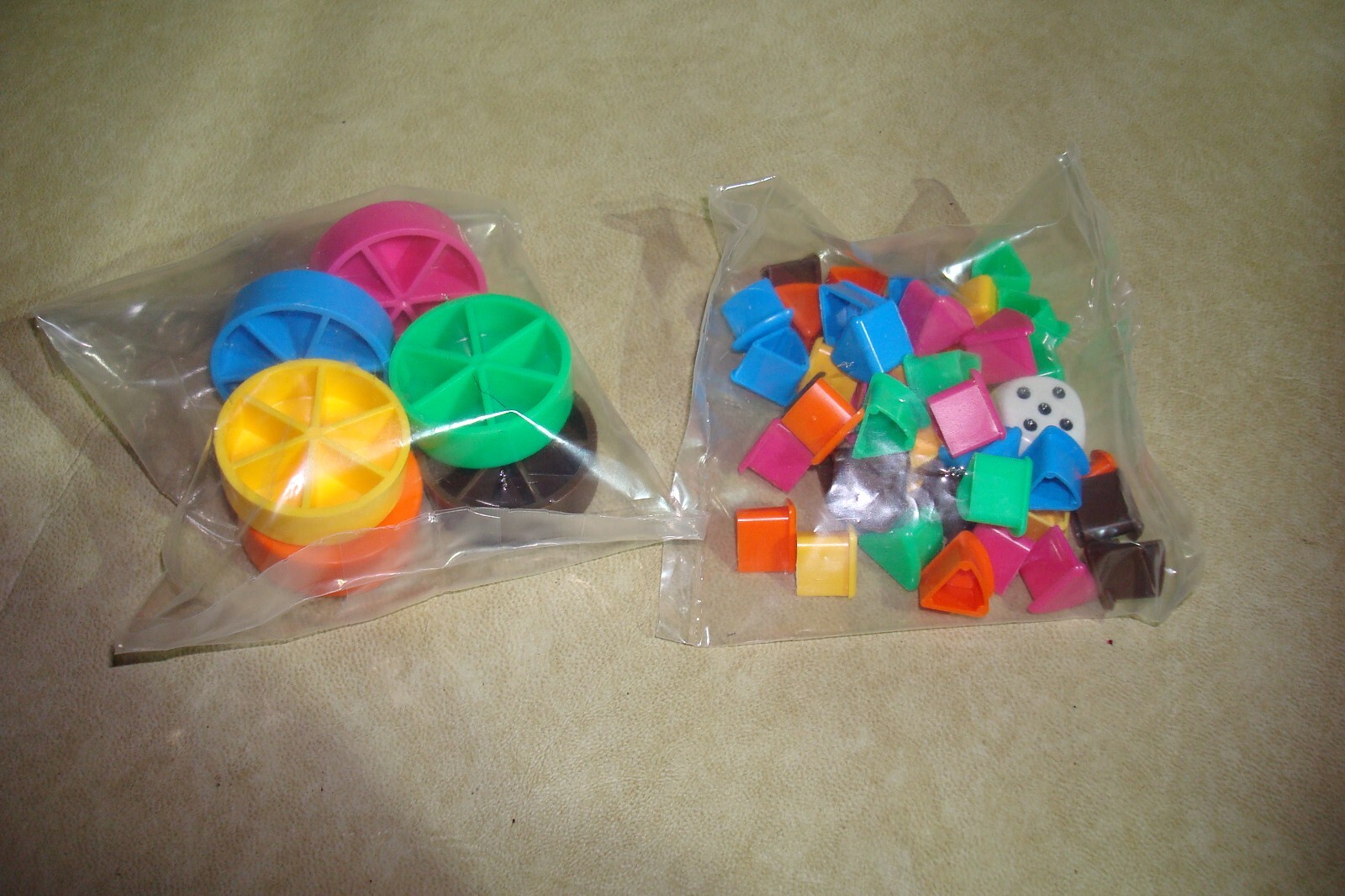 20TH ANNIVERSARY EDITION TRIVIAL PURSUIT replacement tokens wedges NEW!