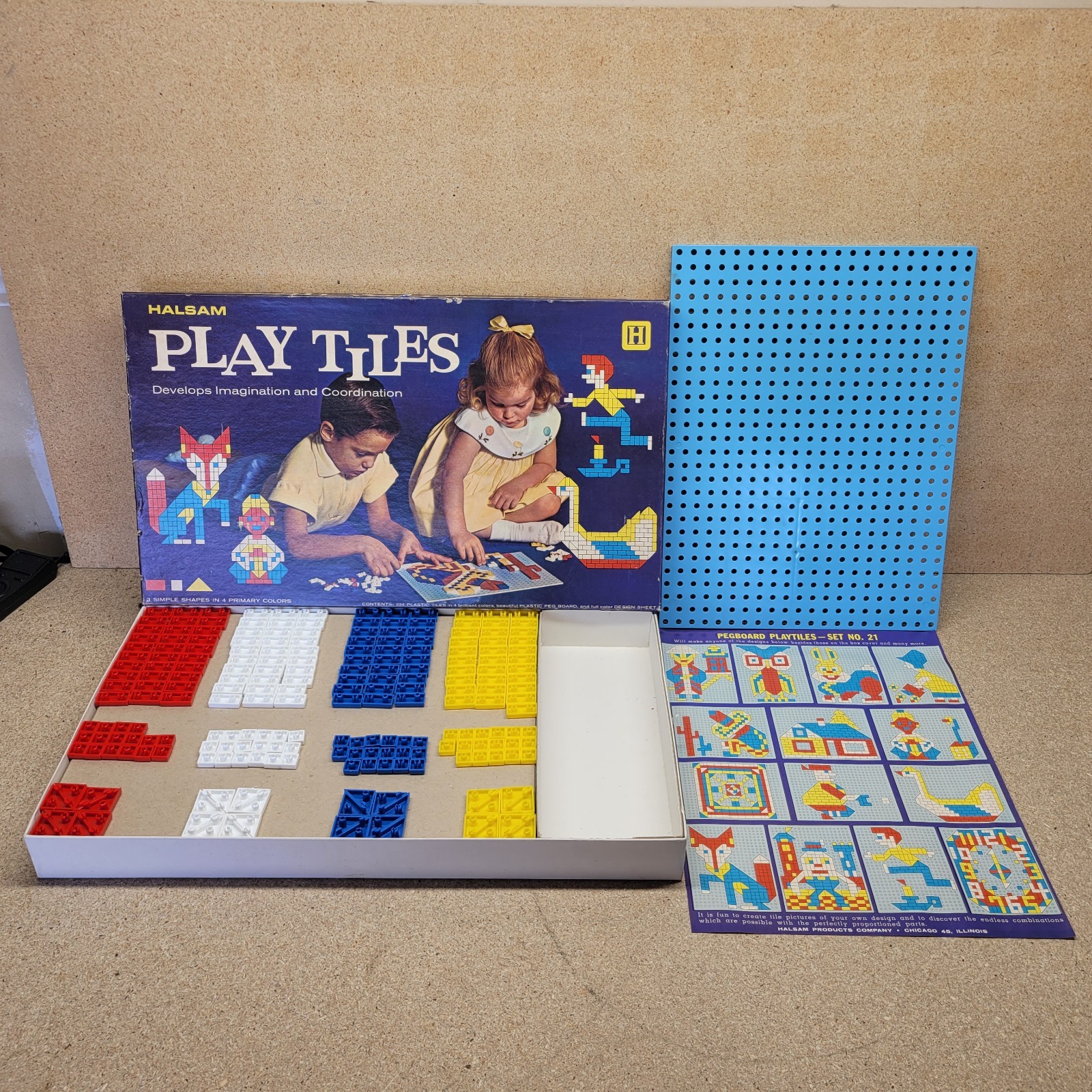 Vintage Halsam Play Tiles – Plastic Peg Board 221 Colored Pieces & Picture Guide