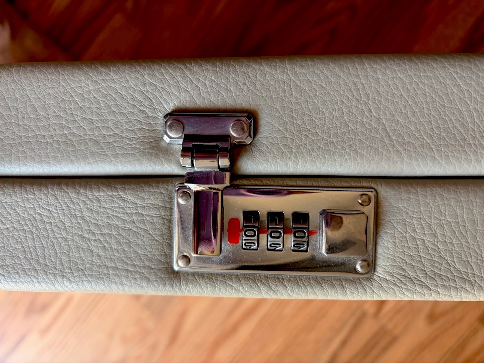 Gammoner Backgammon Board No. 1190 Gray Case Combination Lock 25X15.5X3 inches.