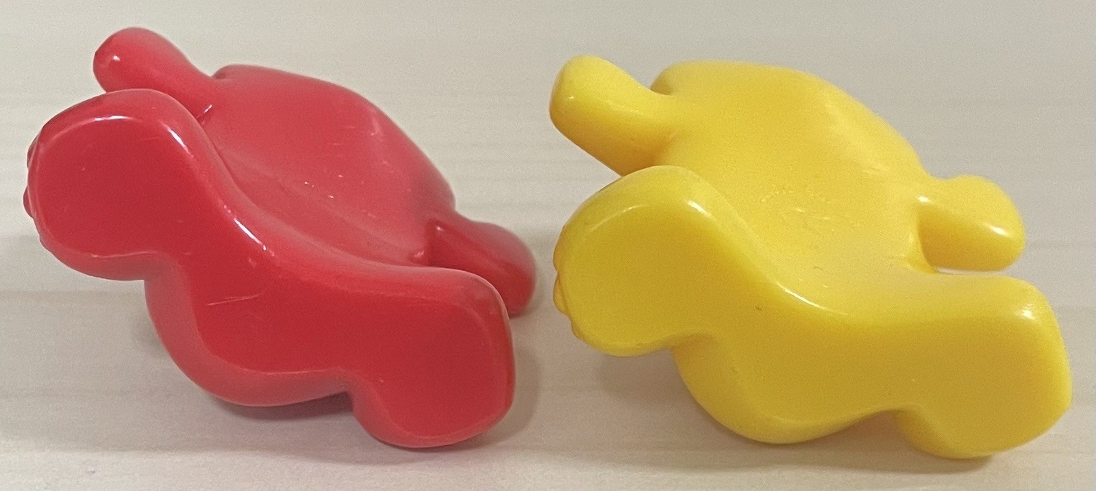 2 Gogo’s Crazy Bones – Cap’n Crunch (Yellow/Red)