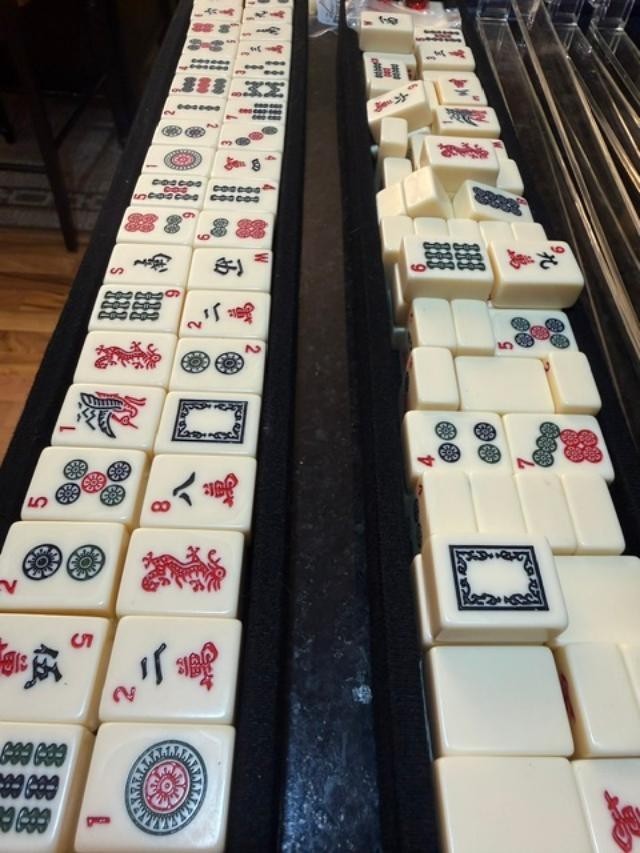 American Mah Jongg- 166 tiles, 6 replacements, acrylic racks, hard burgundy case