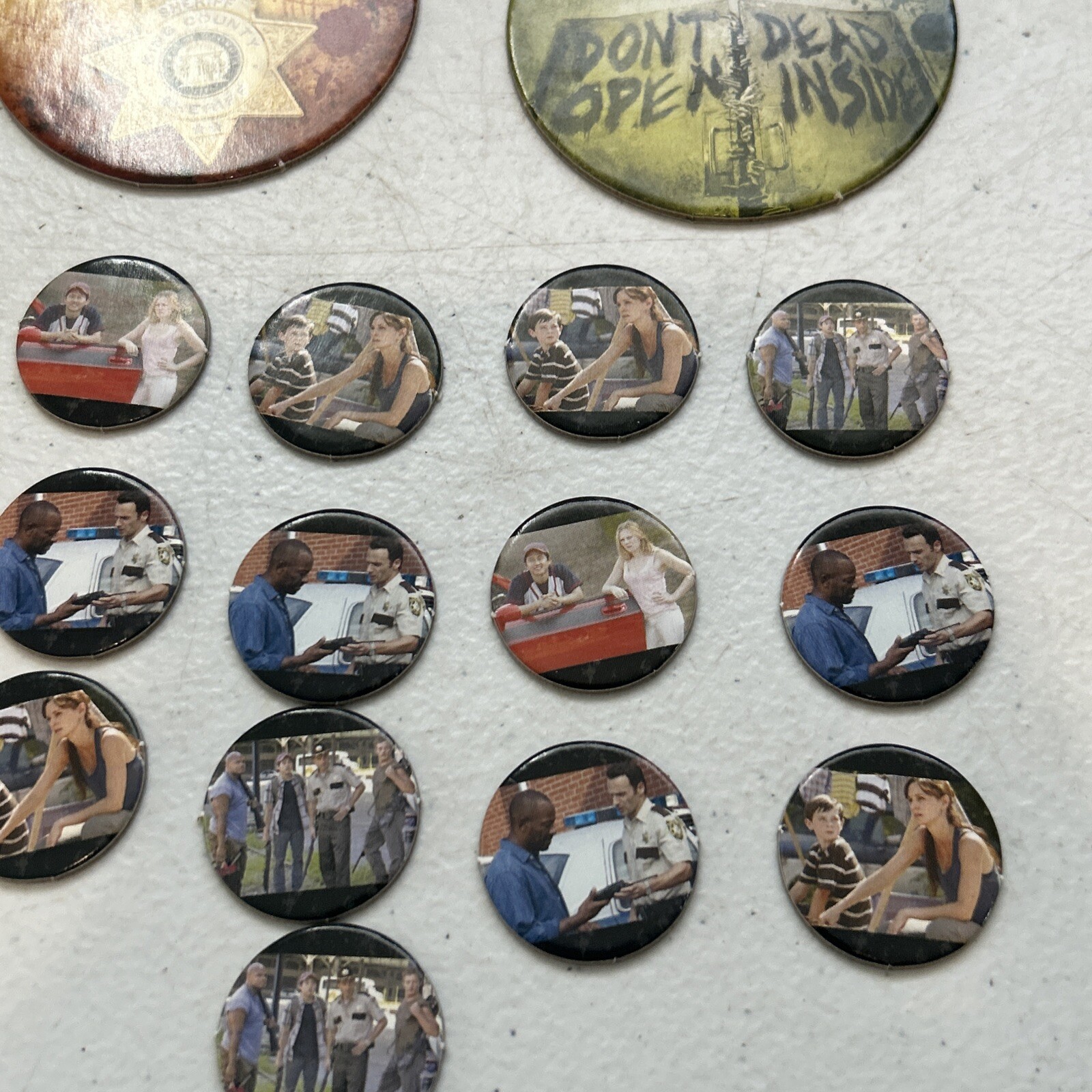 2011 The Walking Dead Board Game Replacement Lot 16 Ally Tokens & 4 Badges