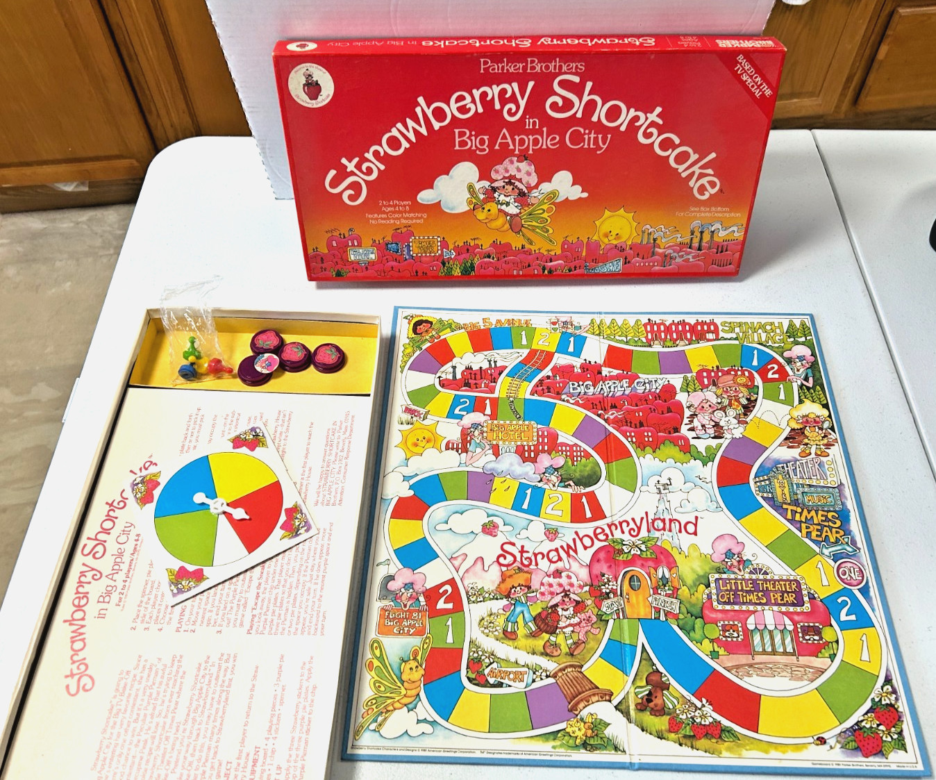 Vintage 1981 Strawberry Shortcake Big Apple City Game by Parker Bothers, NICE