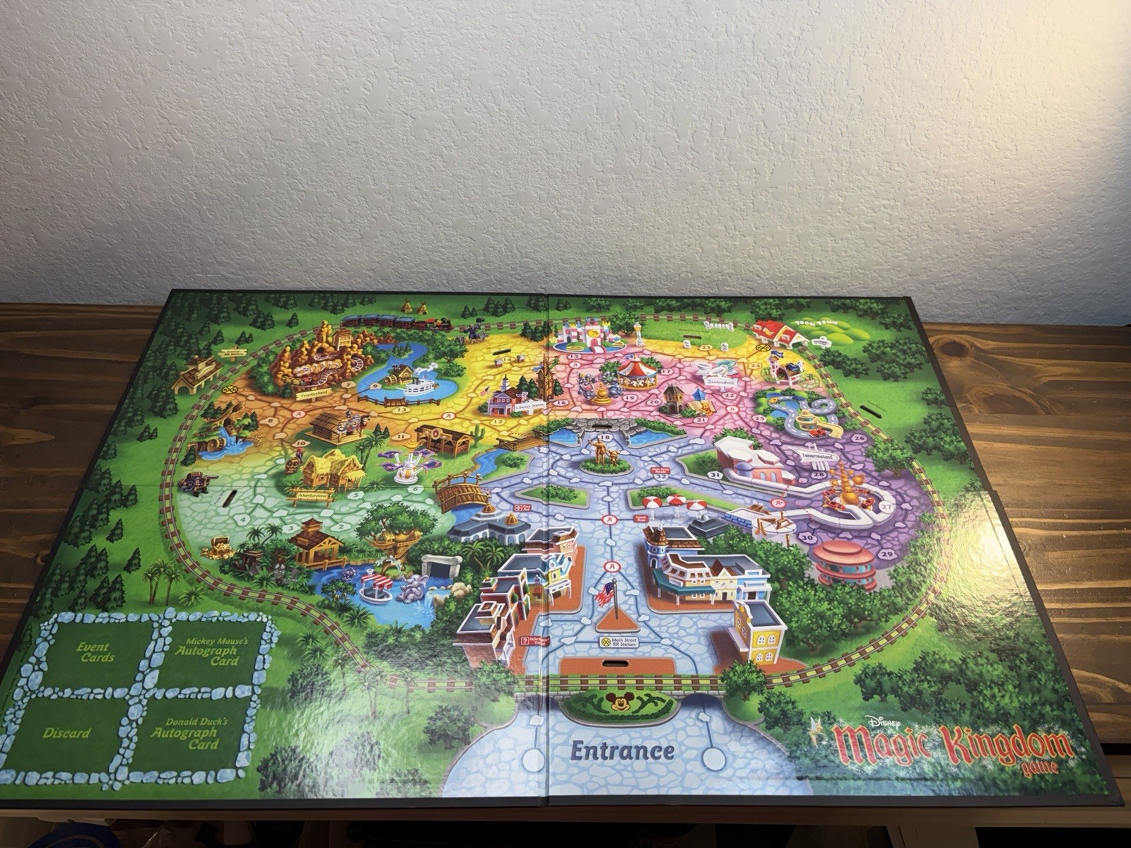 Disney Magic Kingdom 3D Land Board Game 2004 Parker Brothers 100% Complete EUC!