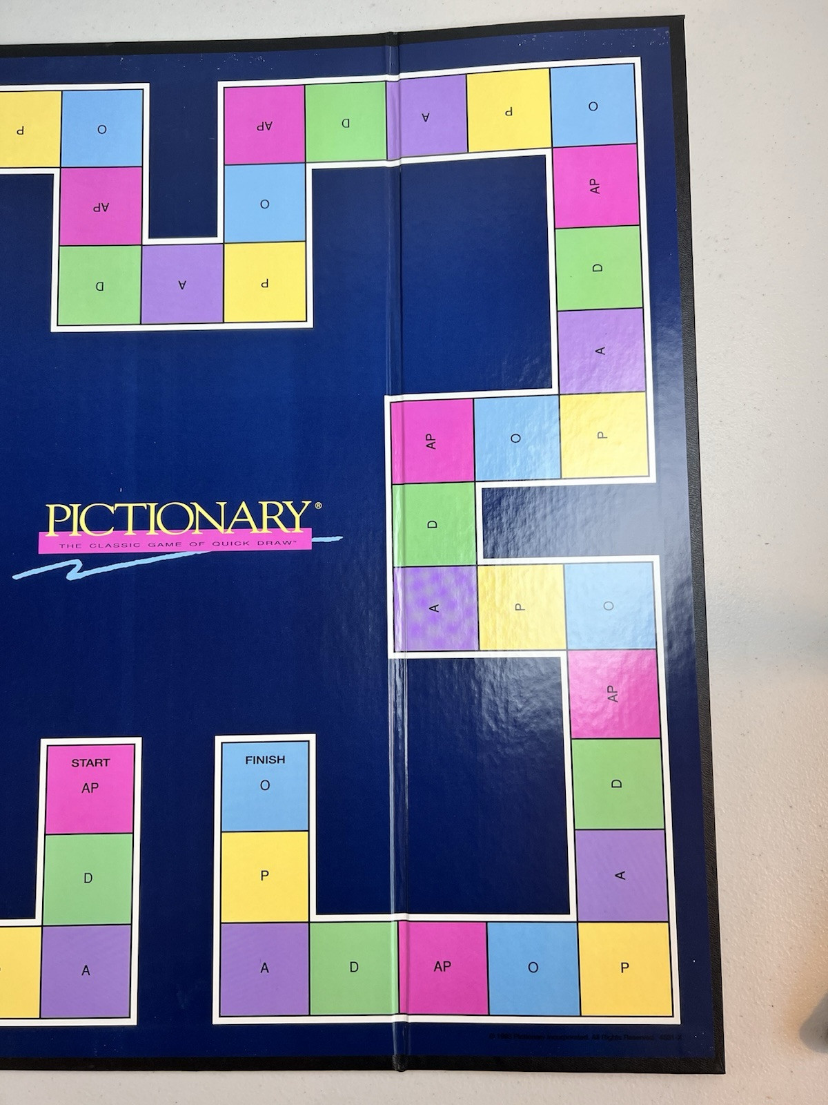 Vintage PICTIONARY 1993 Classic Board Game of Quick Draw Ships Complete