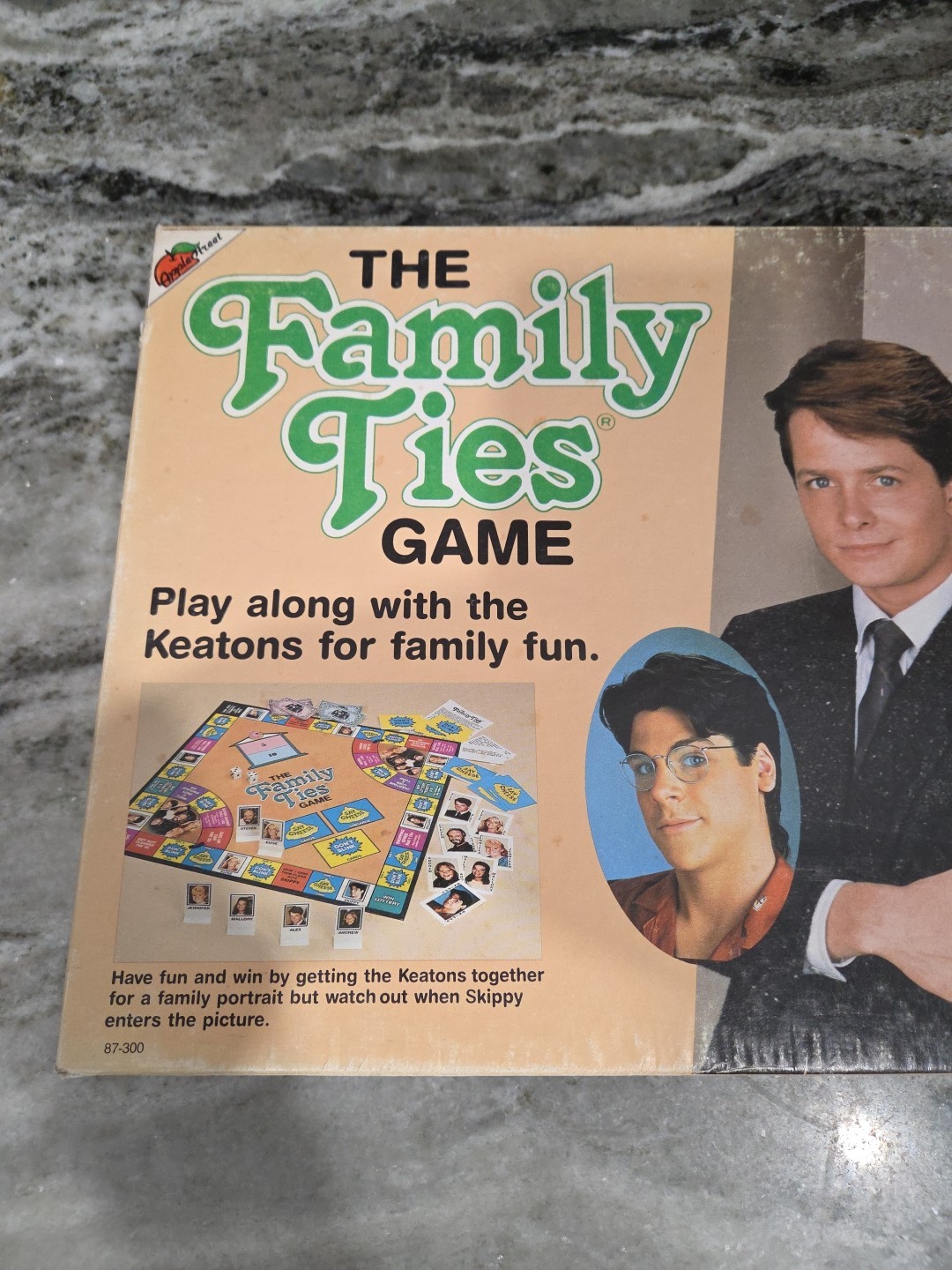1980’s THE FAMILY TIES GAME Family Board Game Apple Street 87-300 Paramount Pics