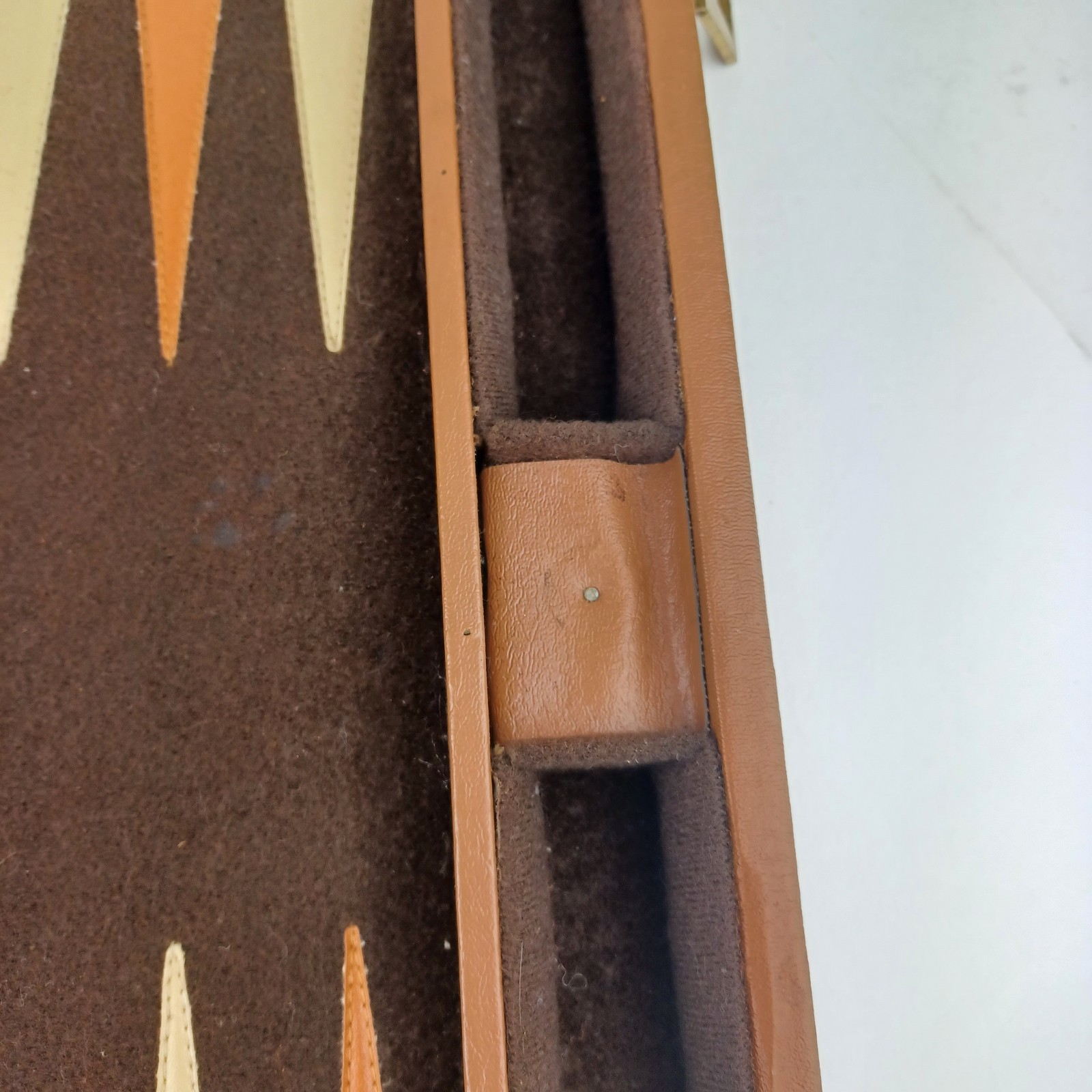 VTG Aries Travel Backgammon Set Brown Tan Orange Brass Score Slider 20″ x 15.5″