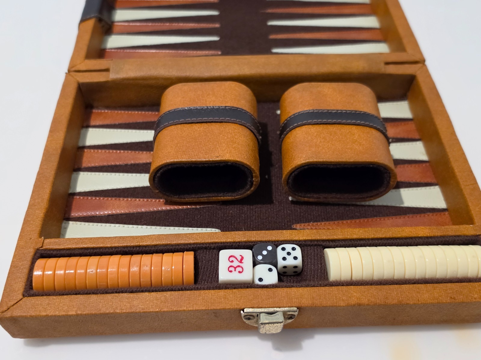 Vintage Backgammon Set Brown White Faux Leather Case Portable 9.5″x7″