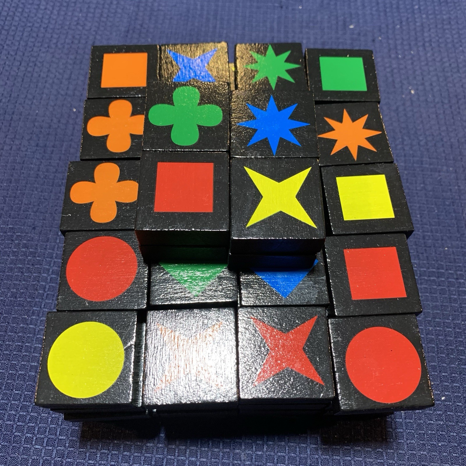 Qwirkle Family Game COMPLETE Award Winning Strategy MindWare MENSA Select