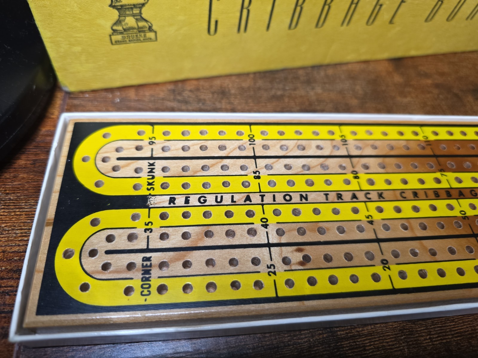 Vtg Drueke’s Cribbage Board Natural Hardwood In Box With 8 Pegs & Instructions