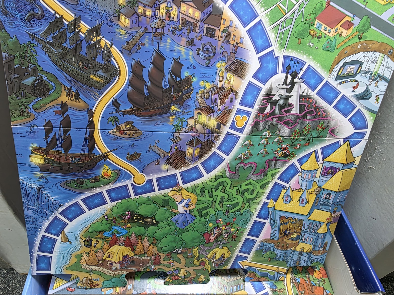 2013 Disney Eye Found It! Wonderforge Board Game ( Complete)