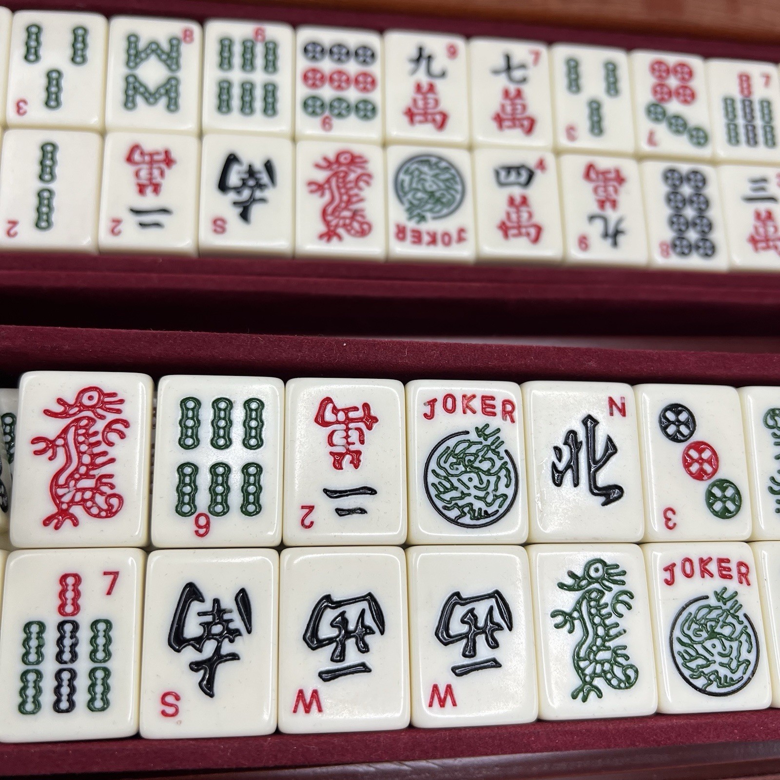 2013 Mah Jongg Playing Set 168 Plastic Tiles “Wooden” Case ~ World Trump LTD