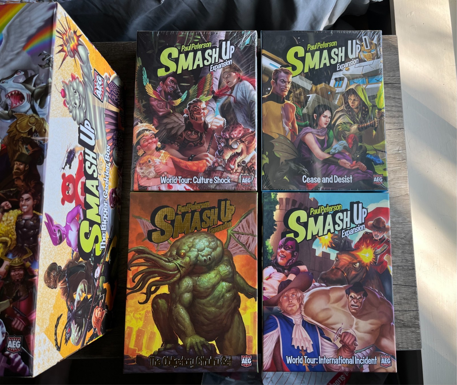 Smash Up: The Bigger Geekier Box + Marvel + 13 Expansions + Penguins + Sheep
