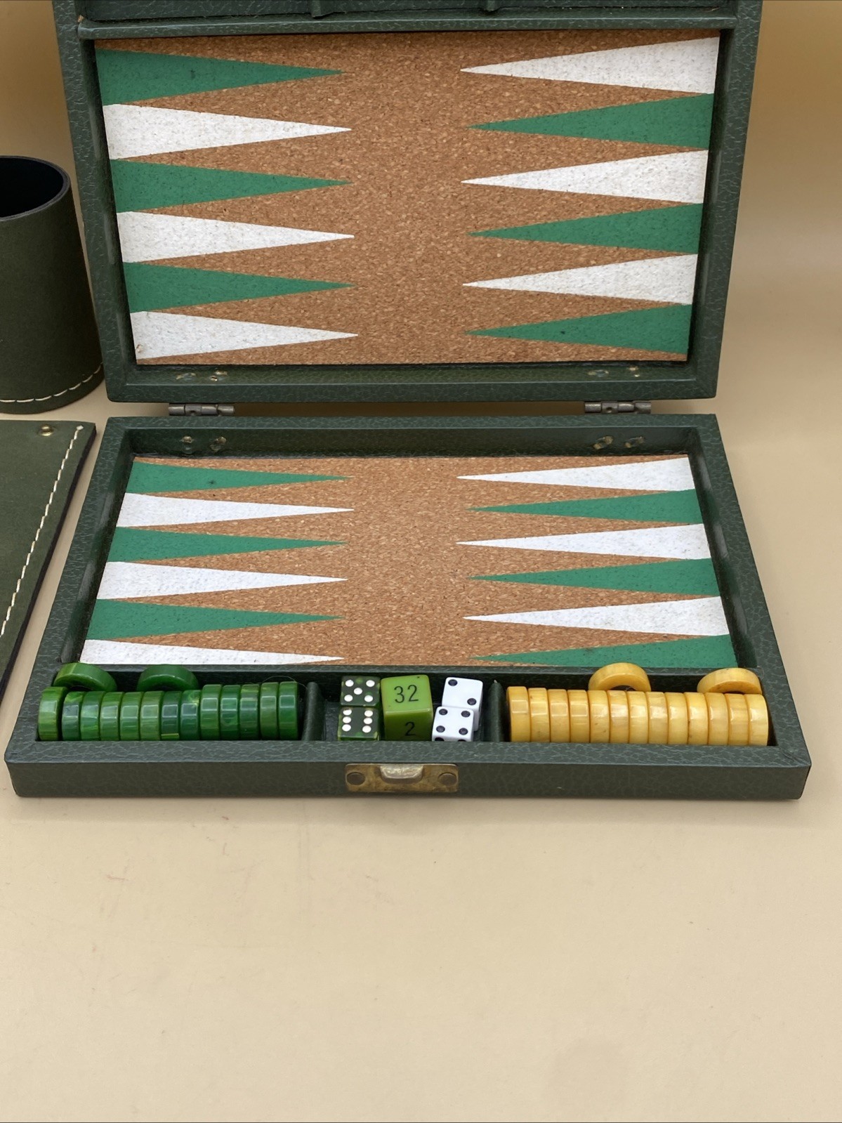 Vtg MARK CROSS Travel Size Backgammon Set England Bakelite Green & Yellow Chips