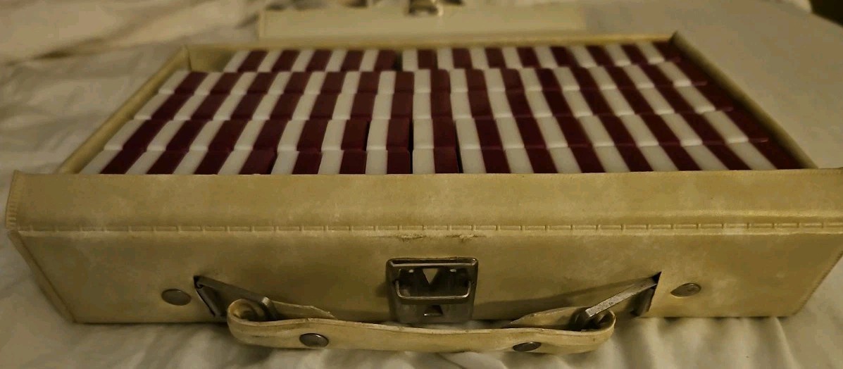 VTG Mah Jong Travel Set Complete 148 Tiles Original Case Hong Kong Burgundy Dice