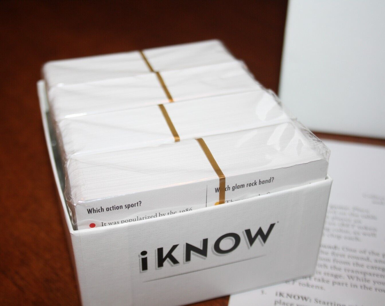 i Know USA Ingenious Board Game that Combines Knowlege with Clever Tactics 2015