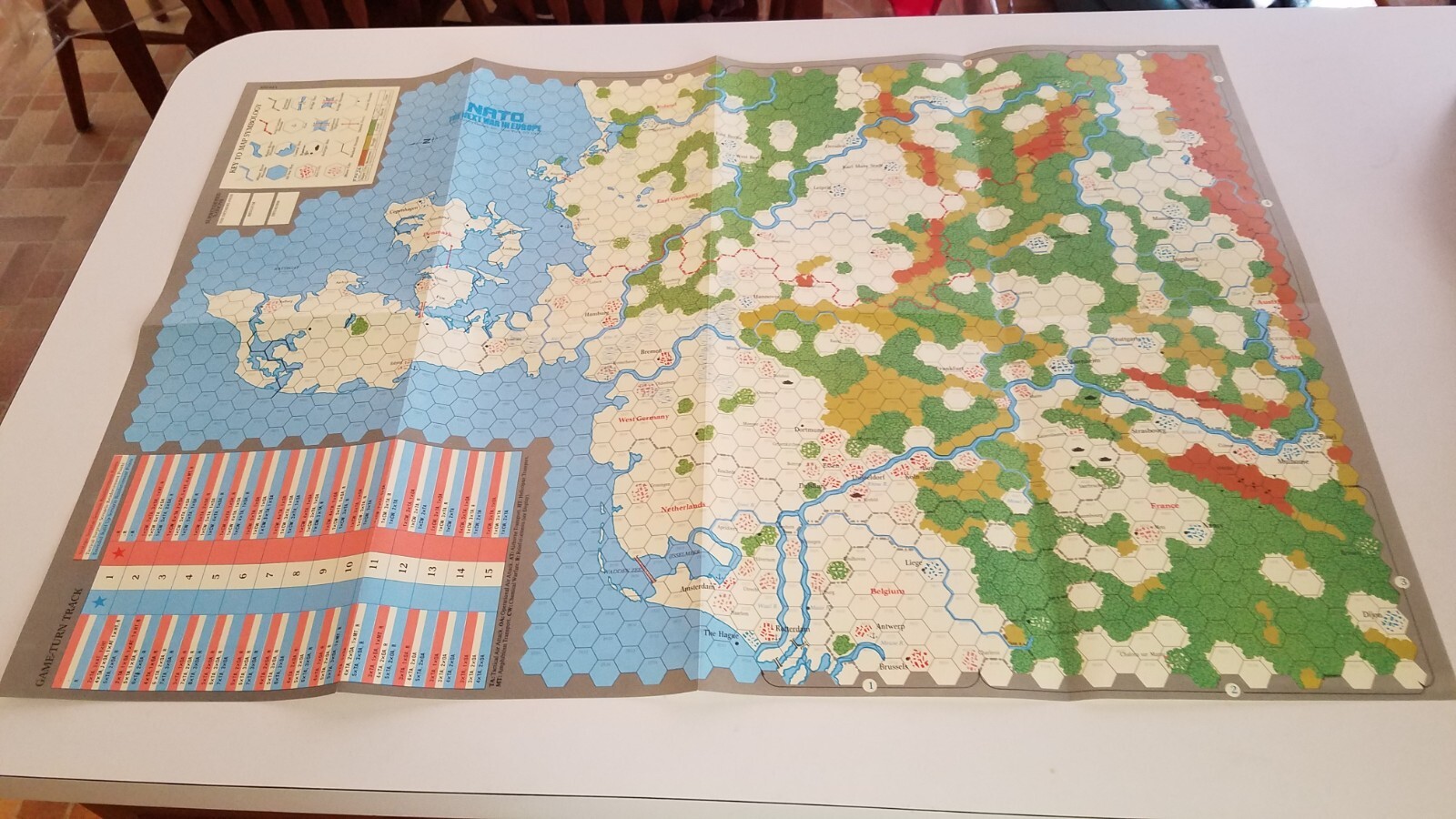 NATO -THE NEXT WAR IN EUROPE BY VICTORY GAMES *PUNCHED *