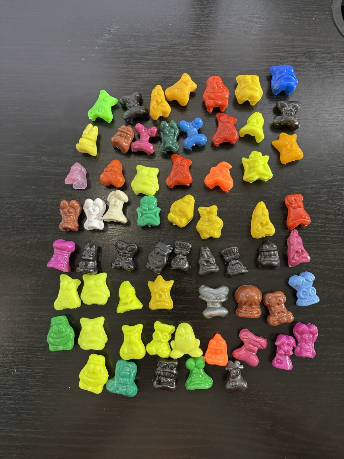 Gogo’s Crazy Bones Lot of 61 Neon Mixed Series Black White Glitter 57 10 37 18