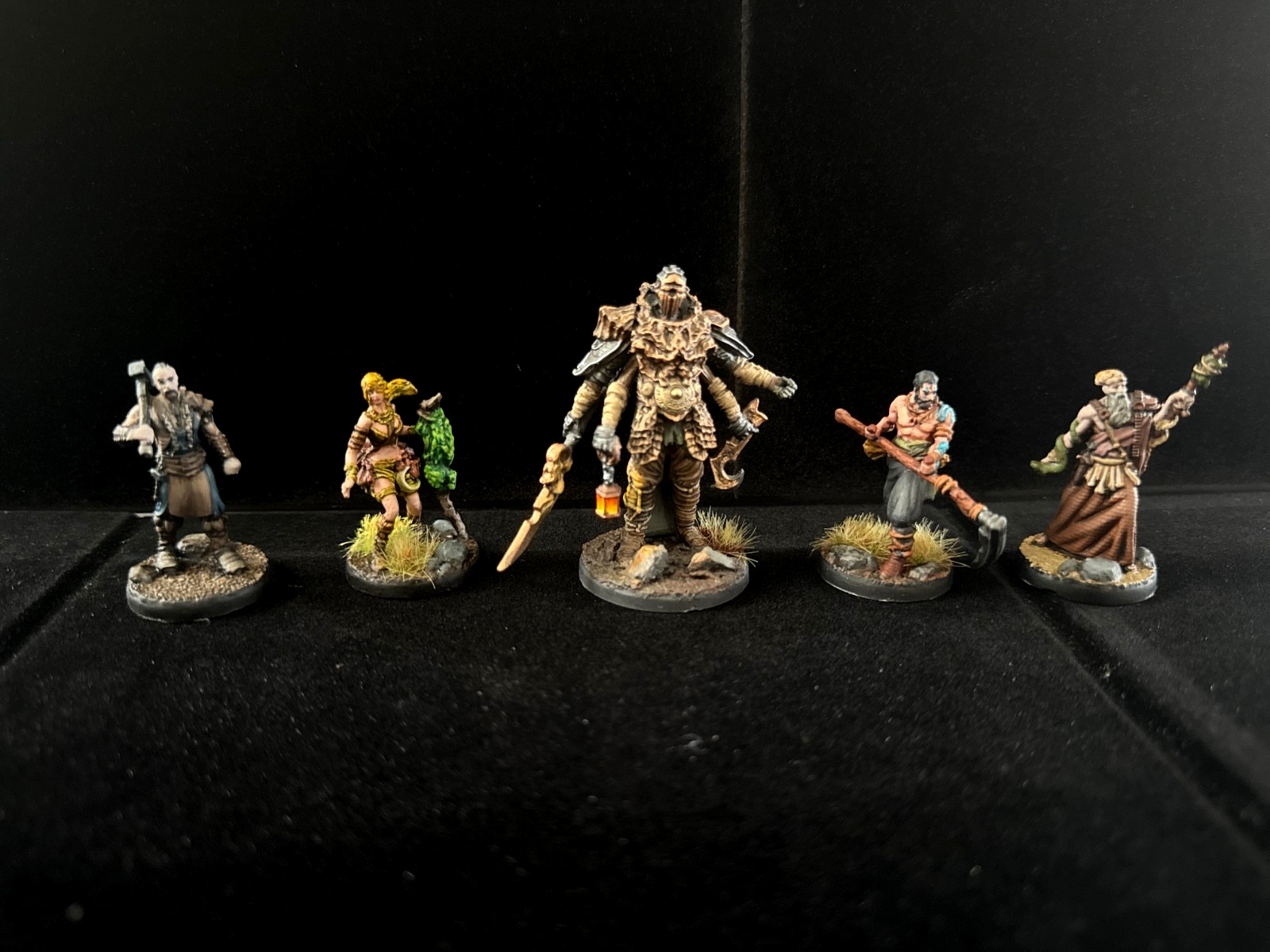 Tainted Grail: The Fall of Avalon LOT W/STTRECH GOALS & 2.0 – BASE Game Painted